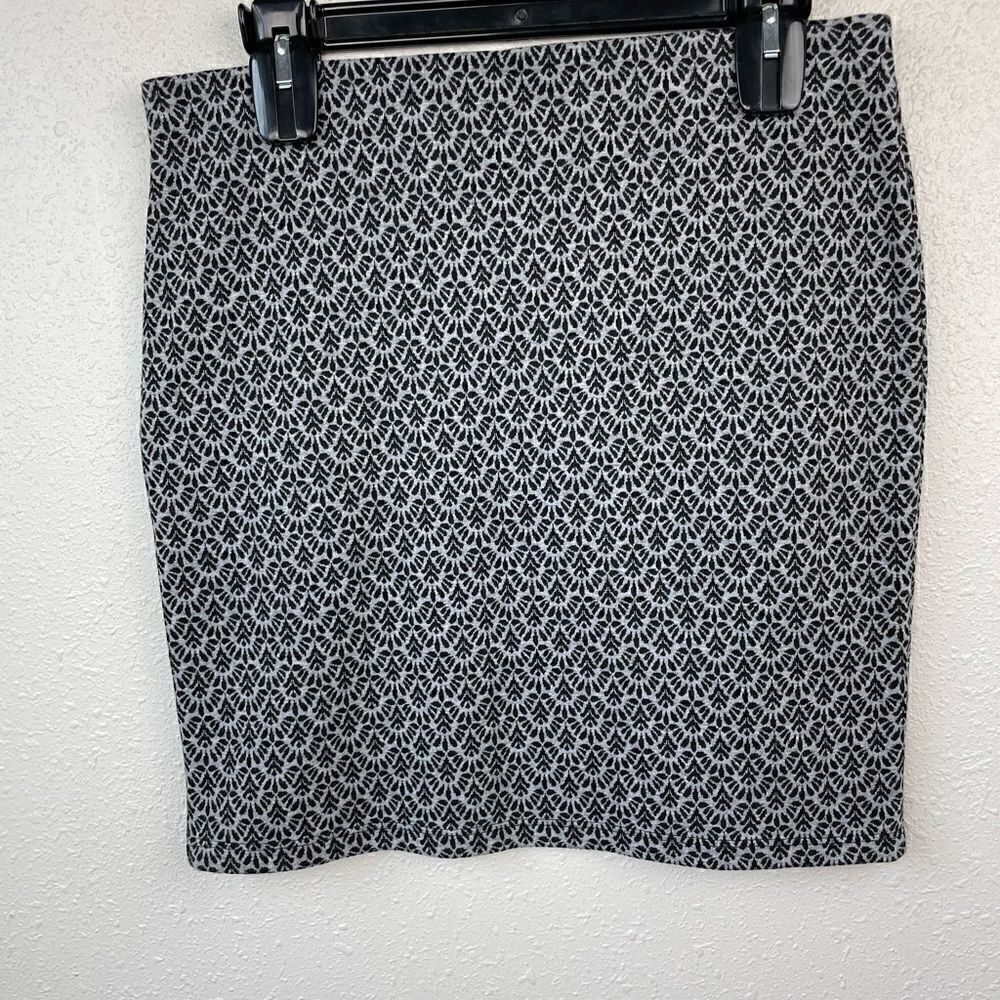 LOFT Midi Skirt Size M EUC